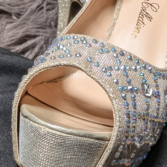 De Blossom Collection Cream and Blue Heels - Picture 6 of 8